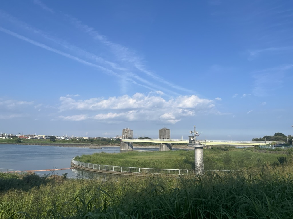 二ヶ領せせらぎ館近くの多摩川河川敷-2