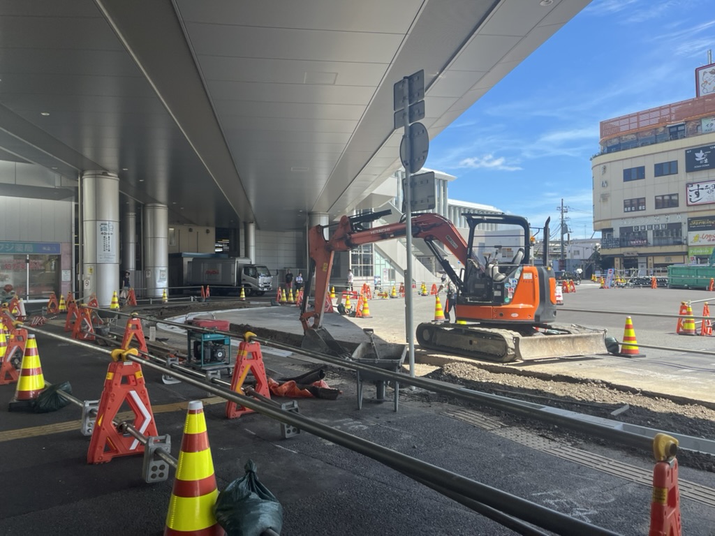 登戸駅前広場の整備工事の様子-4