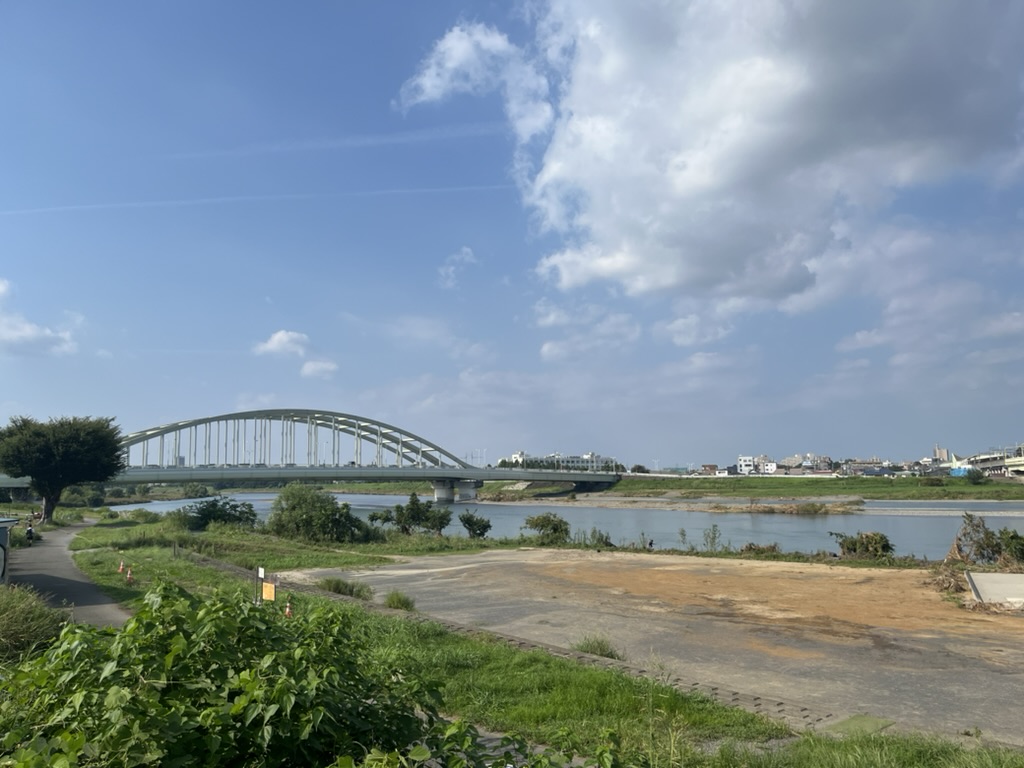 川崎側と狛江側を結ぶ多摩水道橋