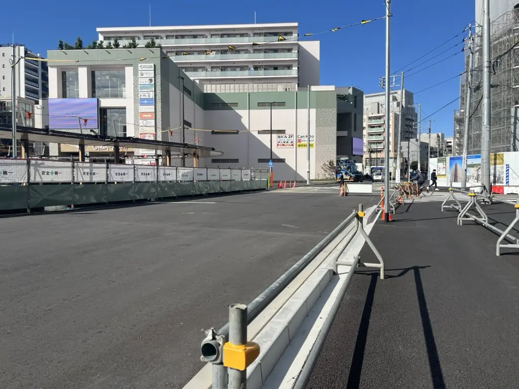 整備中の向ヶ丘遊園北口駅前広場