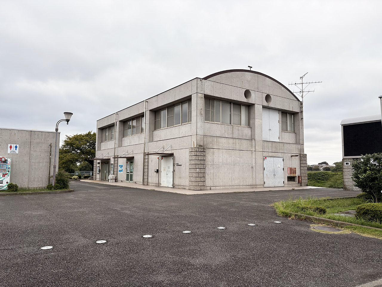 二ヶ領せせらぎ館bの外観