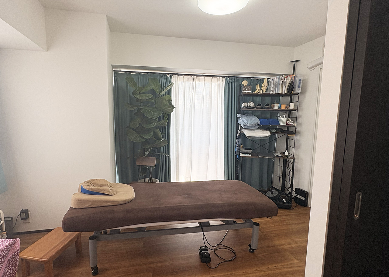 登戸整体足の専門院の施術台