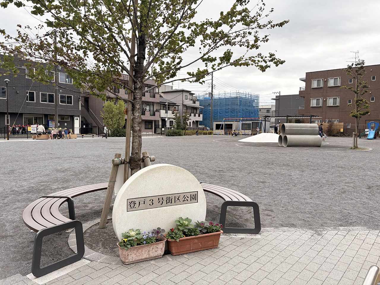 登戸3号街区公園の出入り口付近
