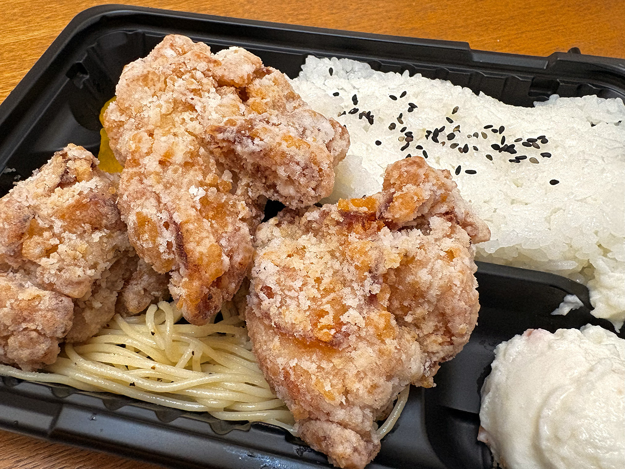 まんぷく亭の唐揚げ弁当(小サイズ)