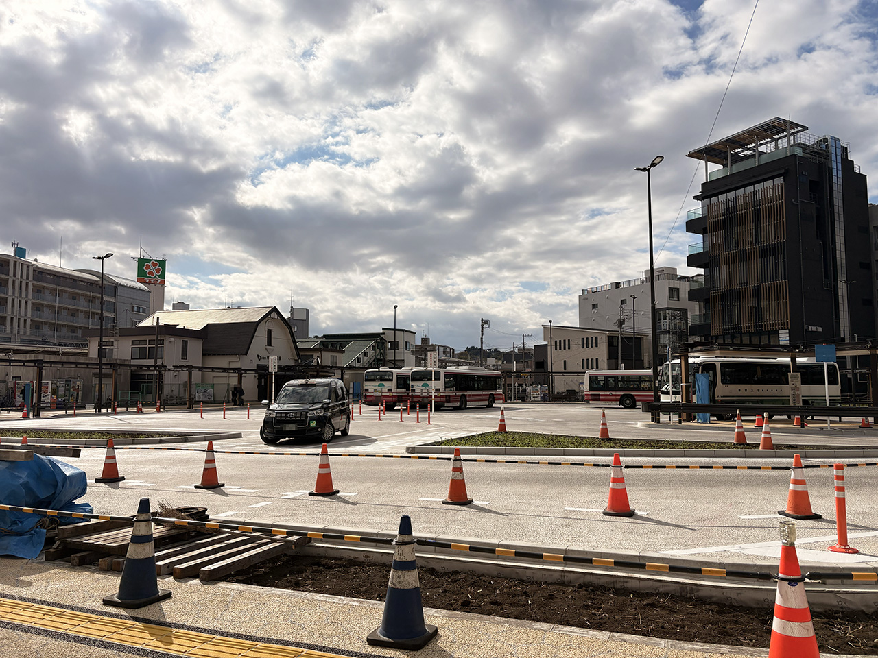 向ヶ丘遊園北口のバスロータリー工事の様子
