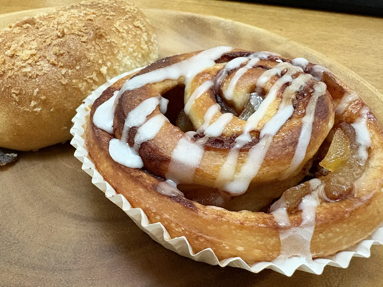 スイートロールアップルシナモンと焼きカレーパン