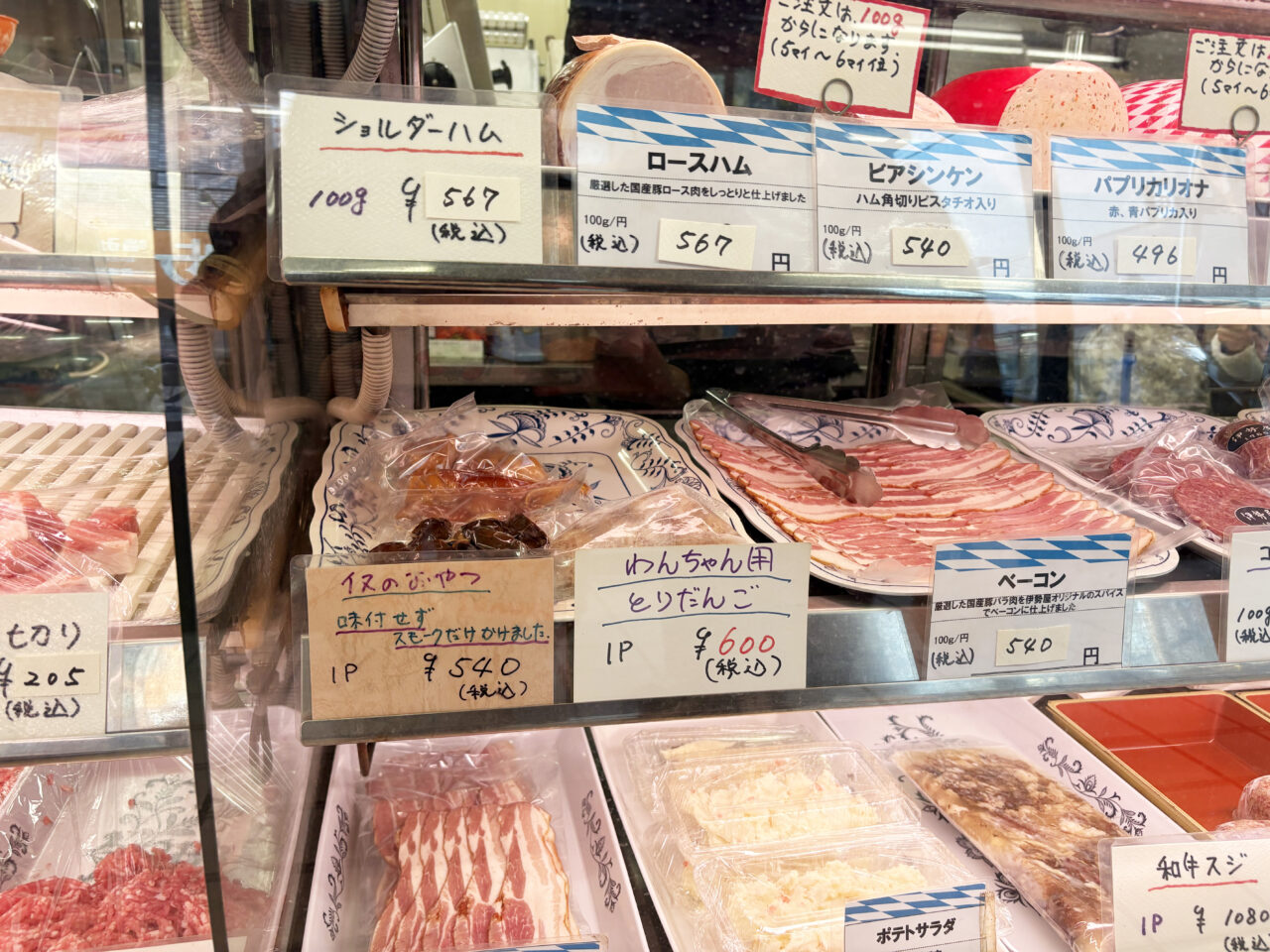 伊勢屋のショーケース