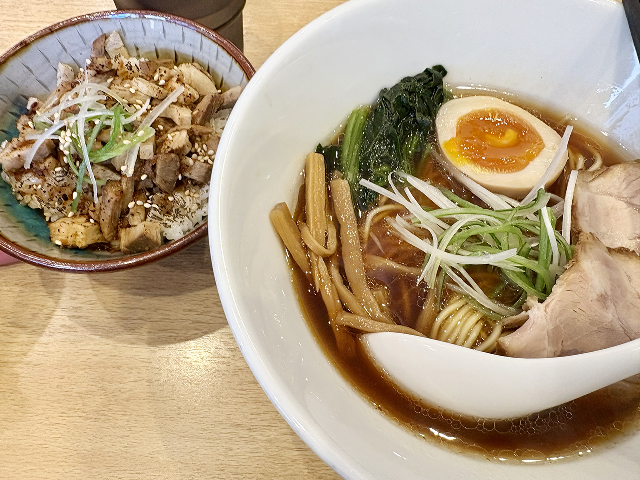 ら〜めんだい屋のラーメンとミニチャーシュー丼