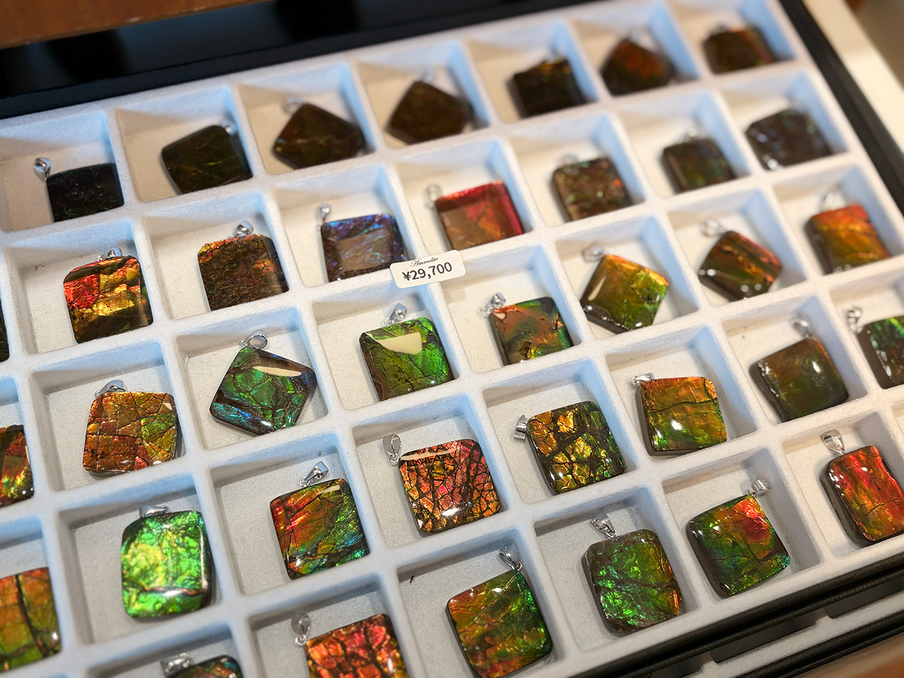 アンモライトミュージアムのペンダントトップ