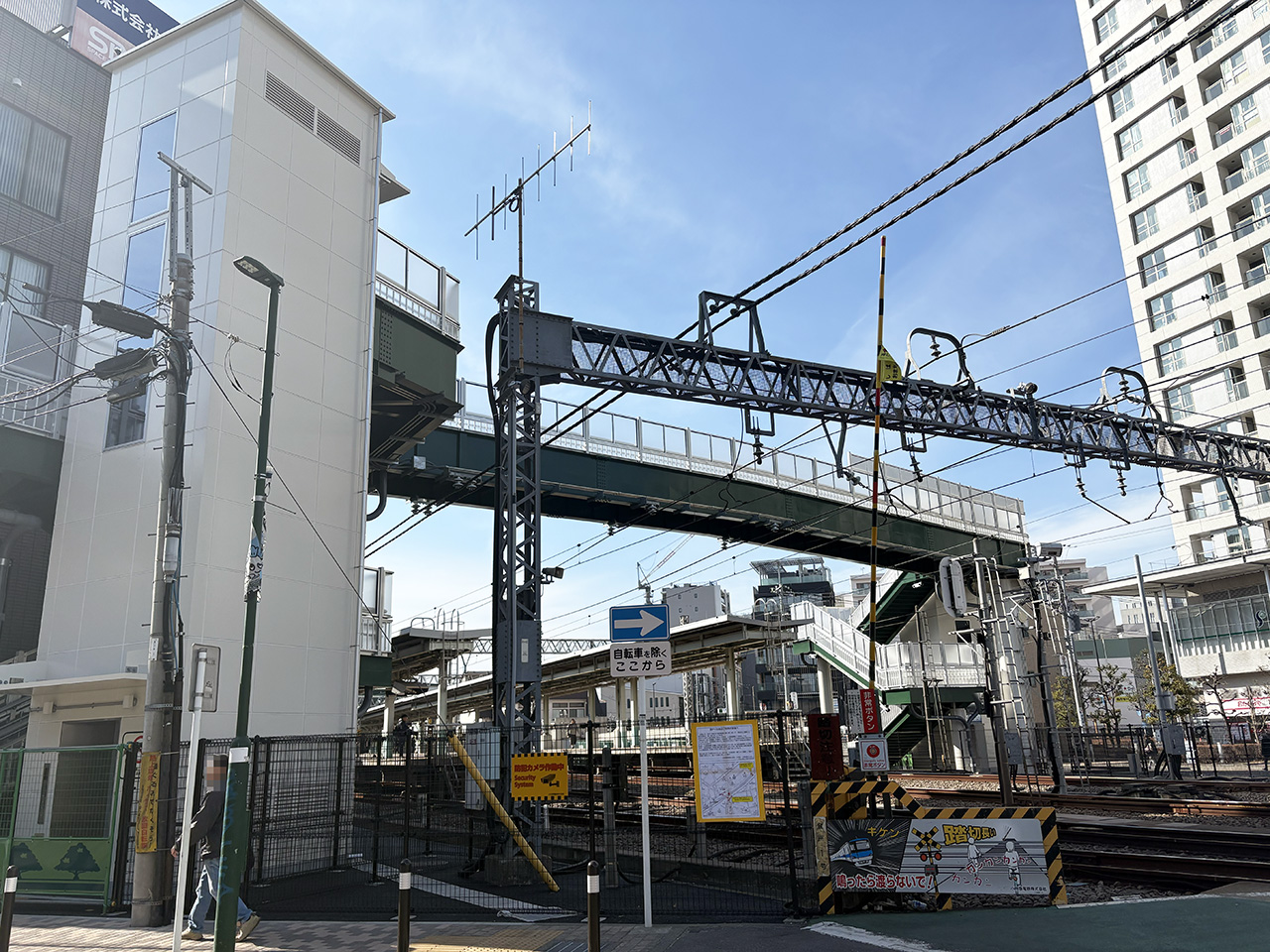 登戸１号踏切のエレベーター