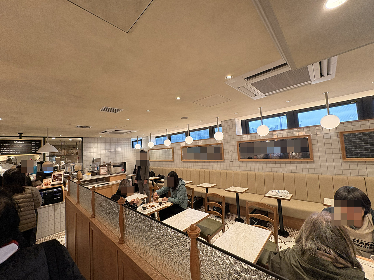 ジャン・フランソワビーンズ登戸店のイートインスペース