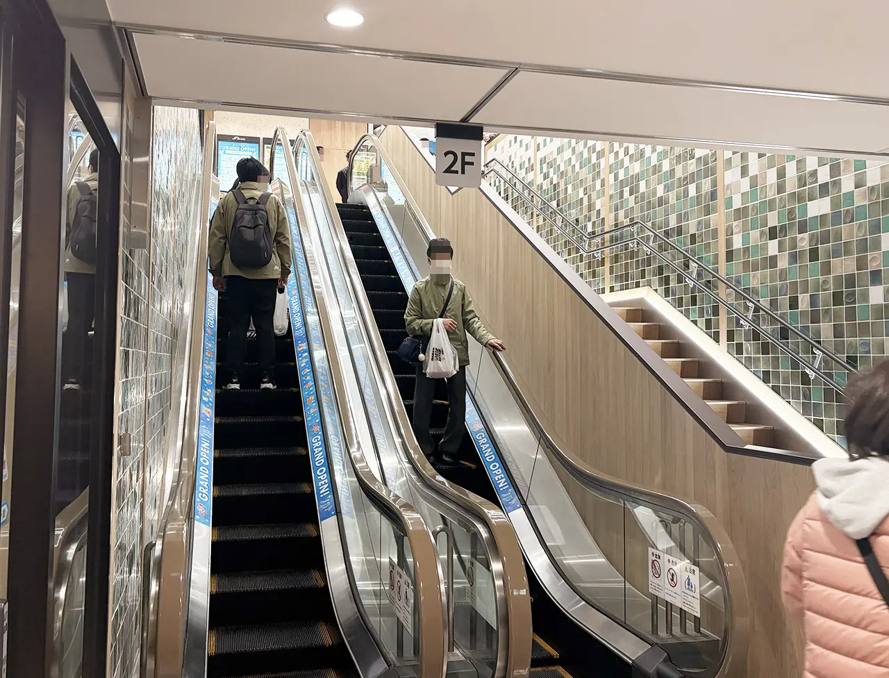 ビーンズ登戸のエスカレーター