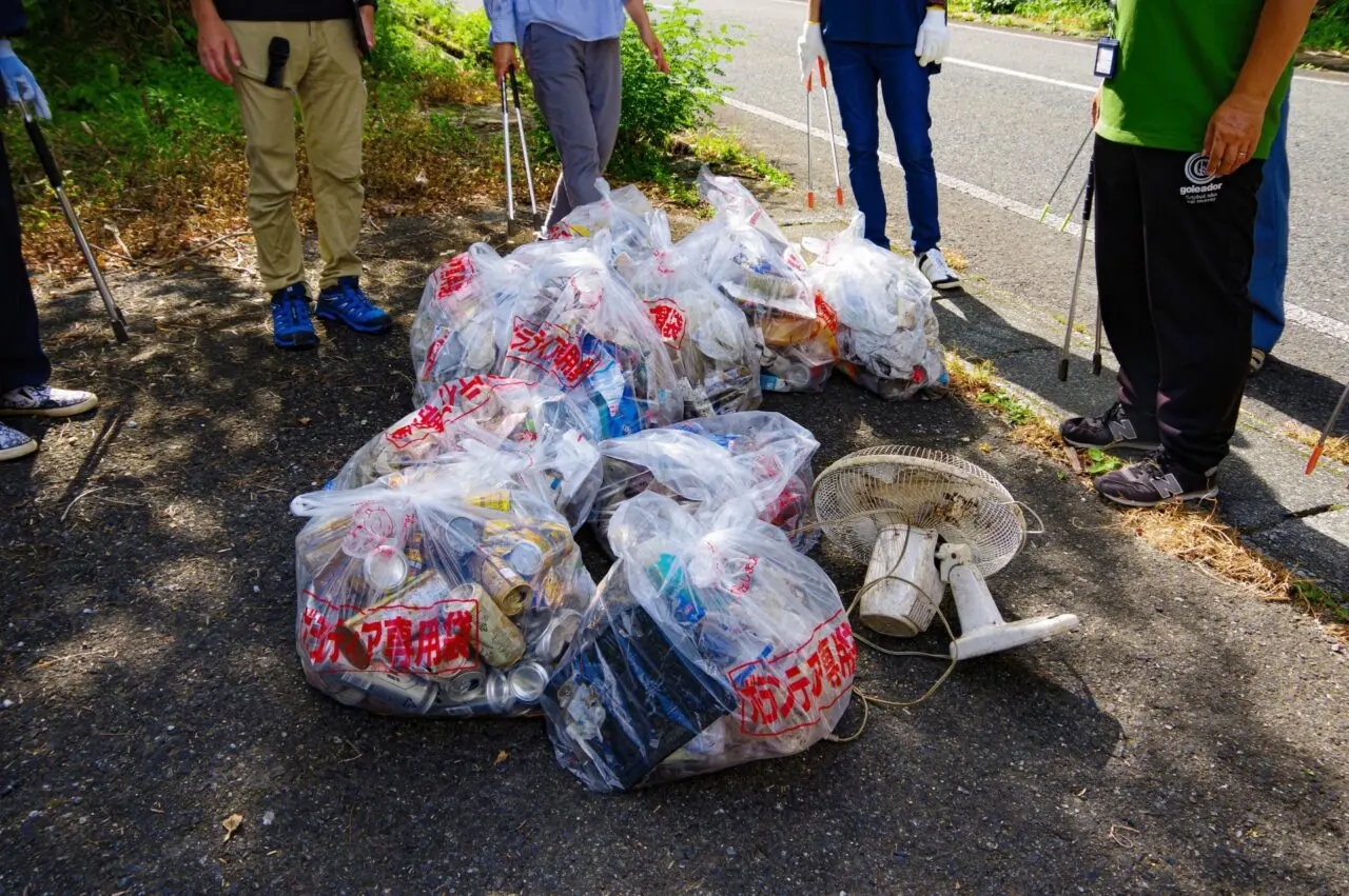 ごみ拾いのイメージ画像