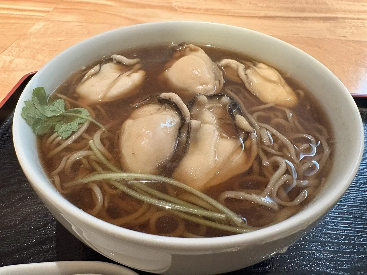 四代目 手打ちそば 登喜和屋の広島県産牡蠣を使用した「牡蠣そば」