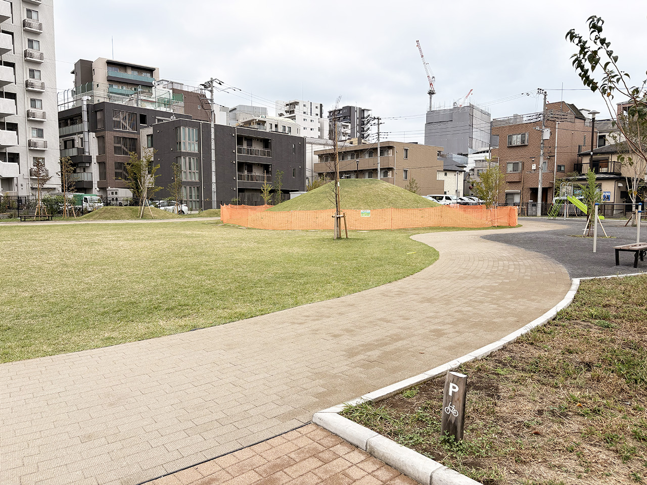 登戸つくりと公園の小山