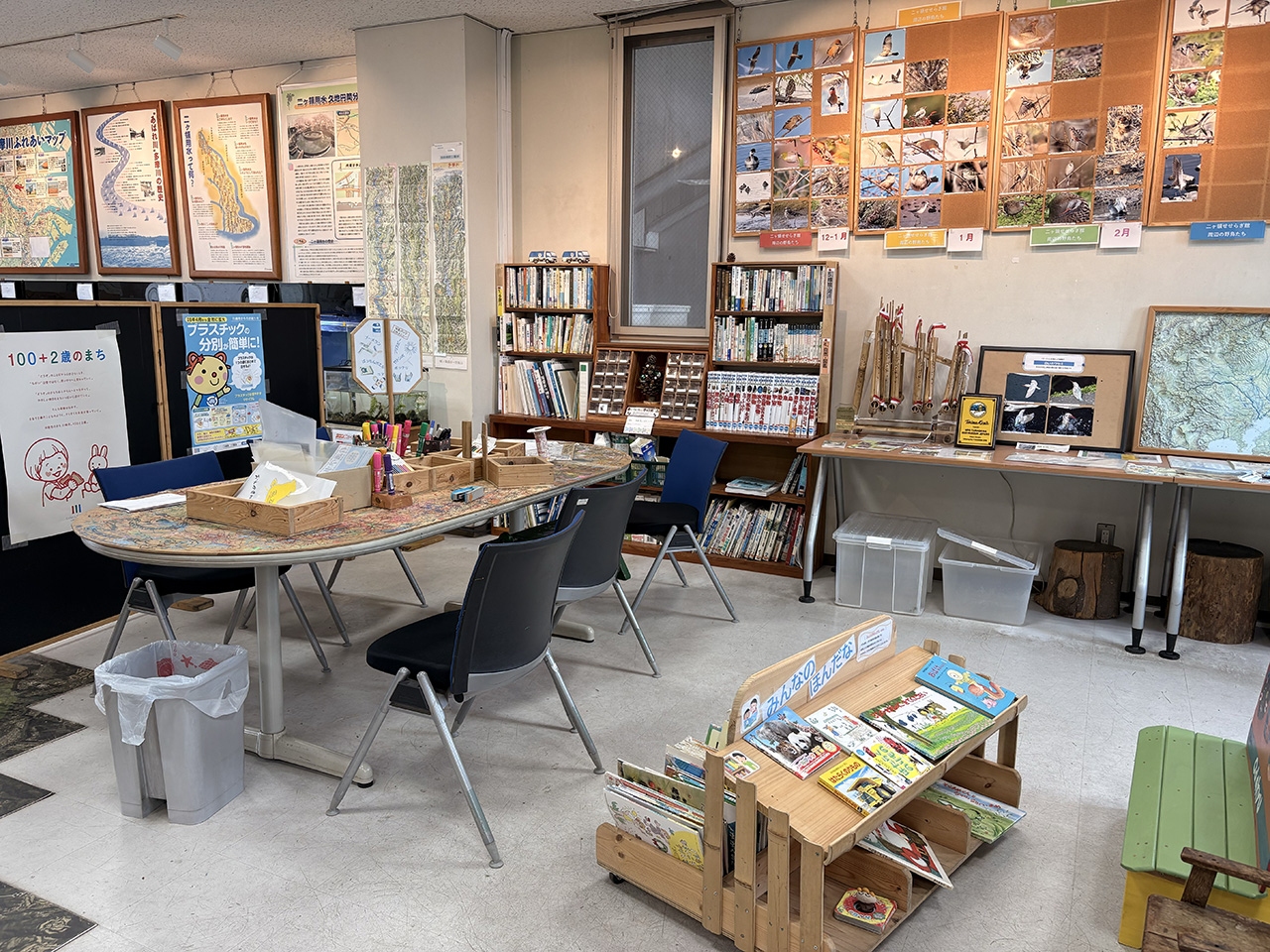 二ヶ領せせらぎ感の館内