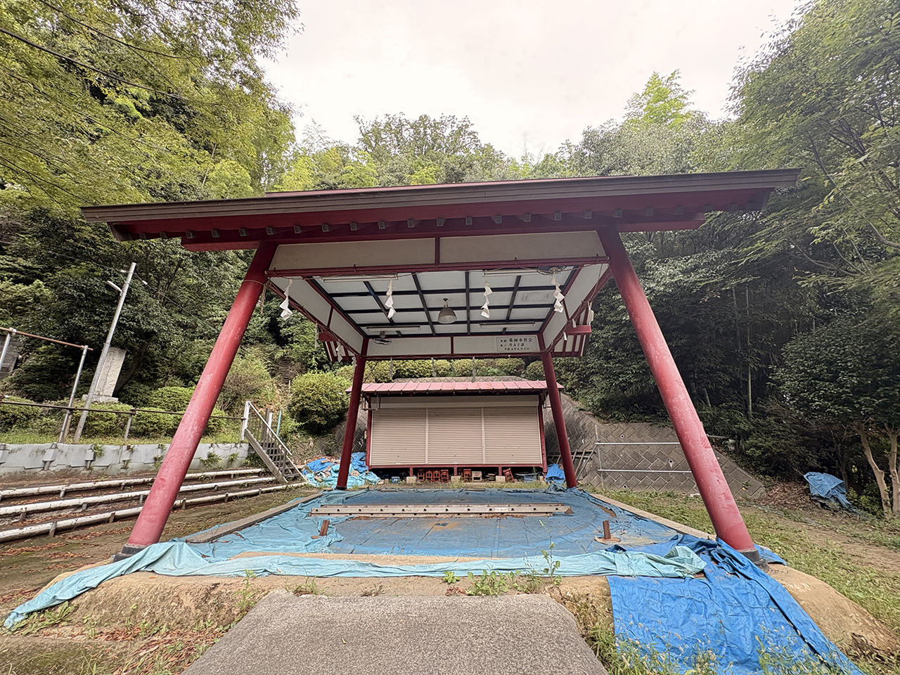 菅の薬師堂「土俵」